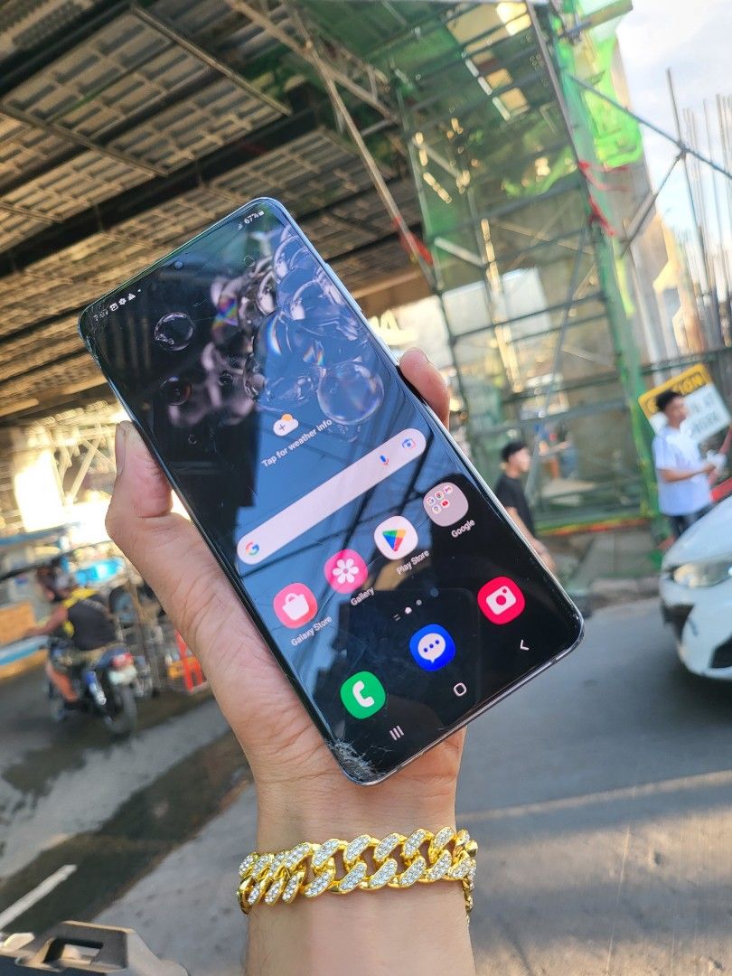 Samsumg S20 ultra 5g (Category: Samsung) located in Quezon City. Submitted by mubrogadgets (Listing ID 1291837961, Image 1). Description: SAMSUNG S20 ULTRA 5G ₱8500 open for COD in luzon,visayas and mjndanao Esim supported issue only is crack glass no other issue not affected yung performance ng unit No ghost touch nagagamit ng maayus 👉SUPER FLAGSHIP PHONE 👉5G NETWORK 👉100x zoom super linaw ng camerw 👉12gb ram Quick specs👇👇👇 👉Dynamic AMOL