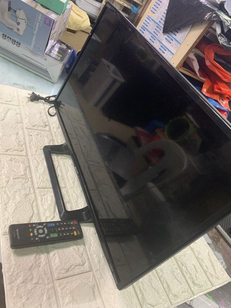 Sharp Led Backlight Tv 24” w Remote (Category: TV) located in Pasay City. Submitted by meostore (Listing ID 1291741663, Image 1). Description: Item is in working condition 220volts woth remote with issue black spots pls see reference photo , for inquiries pm for order Bawal sa maselan video upon request.