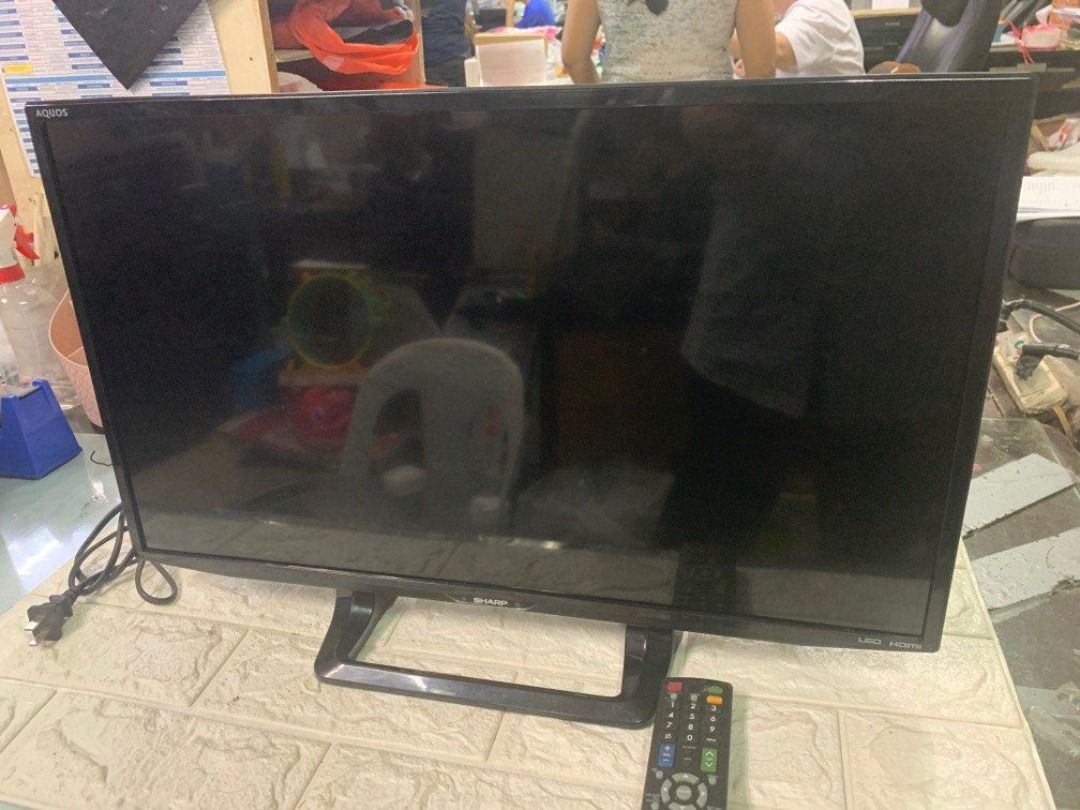 Sharp Led Backlight Tv 24” w Remote (Category: TV) located in Pasay City. Submitted by meostore (Listing ID 1291741663, Image 2). Description: Item is in working condition 220volts woth remote with issue black spots pls see reference photo , for inquiries pm for order Bawal sa maselan video upon request.
