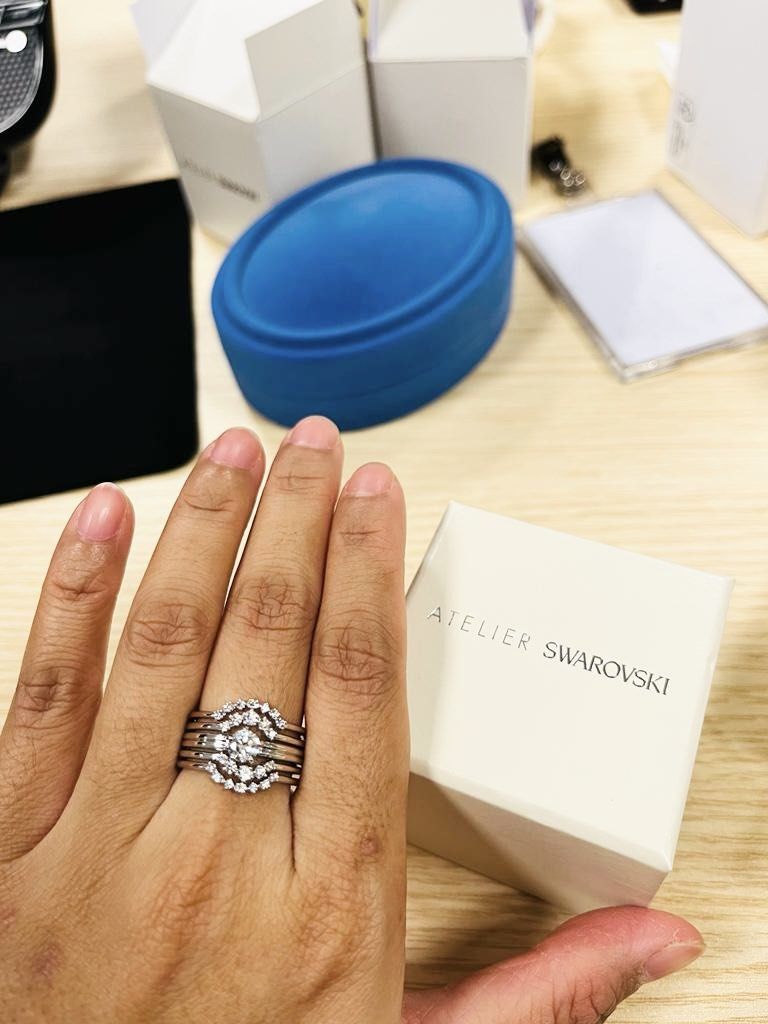 Swarovski penelope top cruz moonsun ring