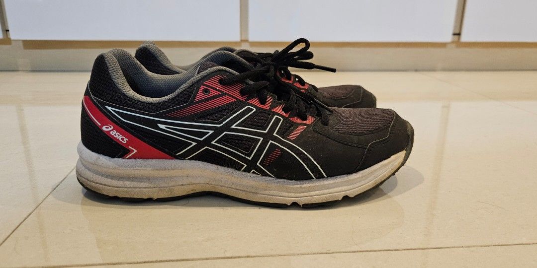 Used asics running store shoes
