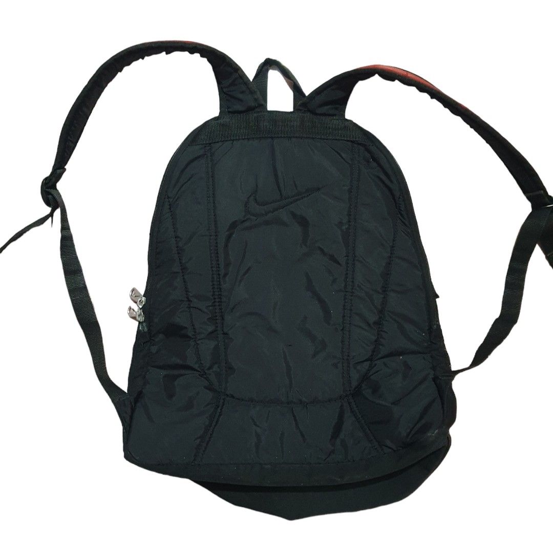 Y2K Nike Backpack (Big size) (Category: Backpacks) located in Caloocan City. Submitted by 444_k (Listing ID 1291856423, Image 2). Description: issue: well used.