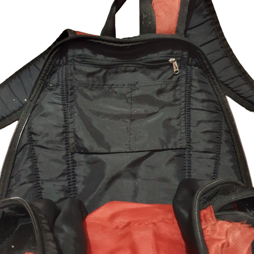Y2K Nike Backpack (Big size) (Category: Backpacks) located in Caloocan City. Submitted by 444_k (Listing ID 1291856423, Image 3). Description: issue: well used.
