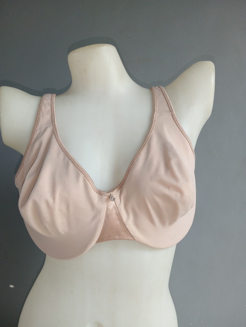 38dd breezies bra not padded with underwire, Women's Fashion