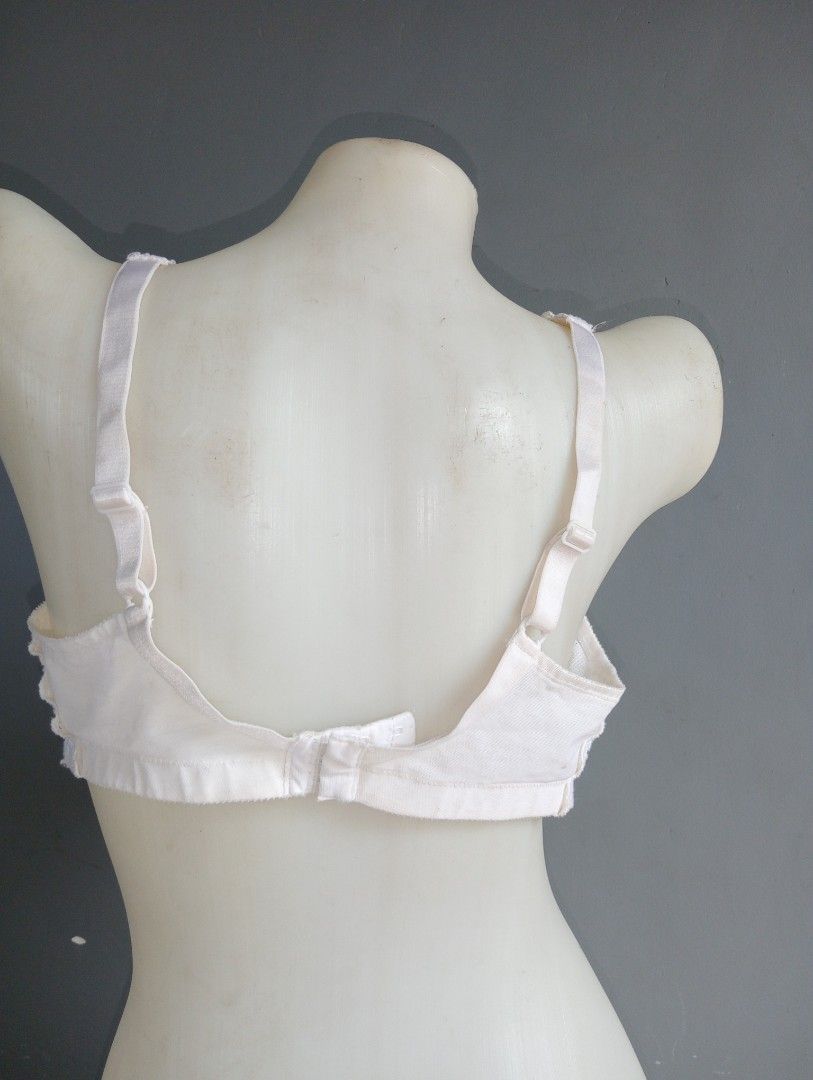 40b Playtex bra nonwire not padded, Women's Fashion, Undergarments &  Loungewear on Carousell