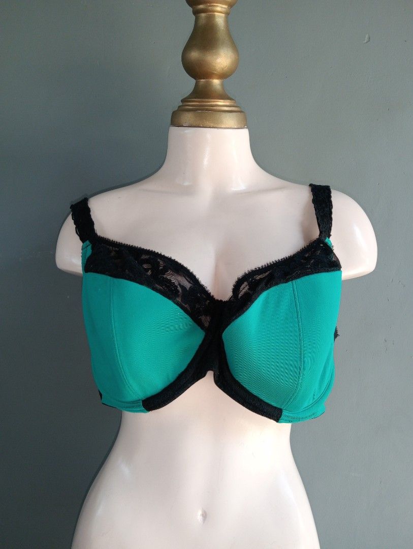46dd Cacique bra thin pads with underwire, Women's Fashion