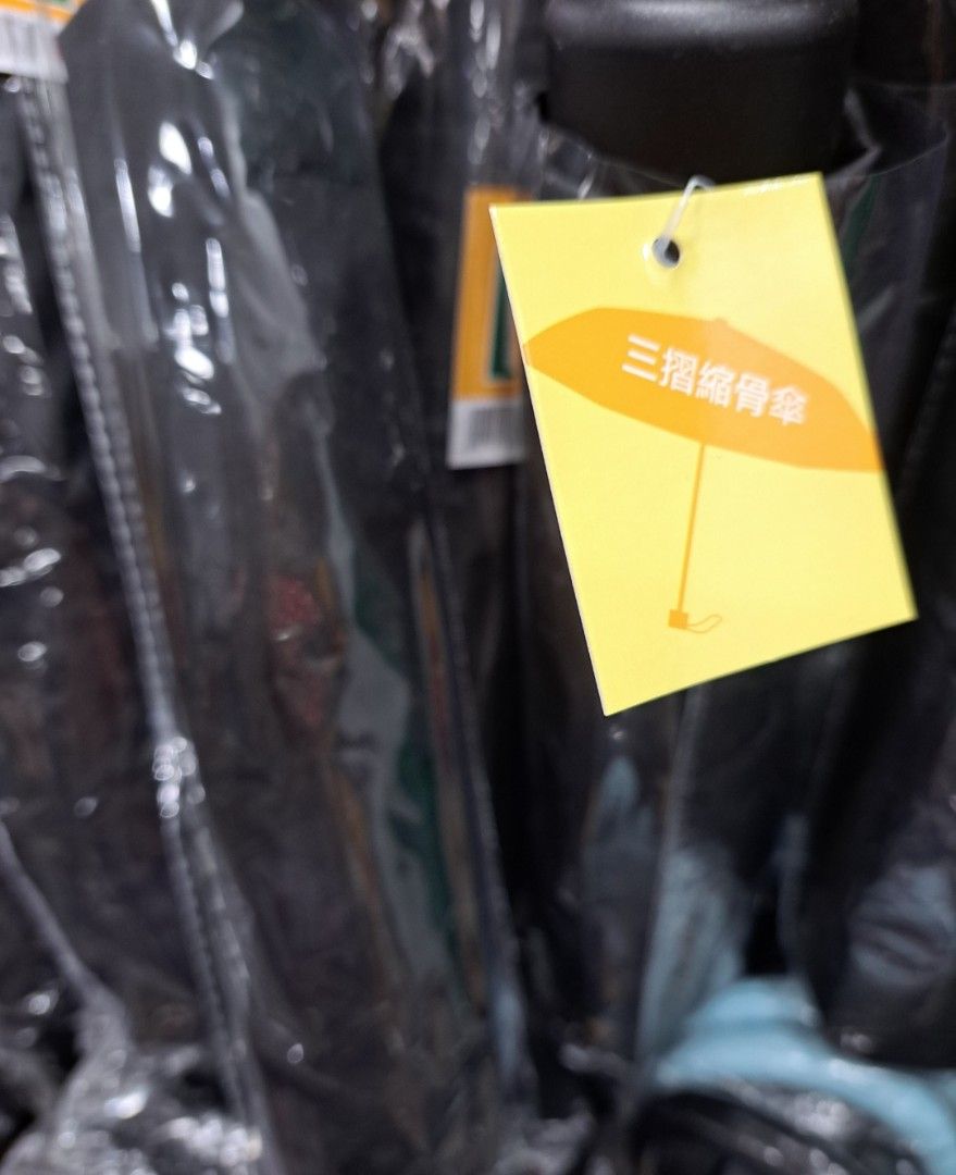 7-11 便利店黑色超輕雨傘, 興趣及遊戲, 旅行, 旅遊- 雨傘- Carousell