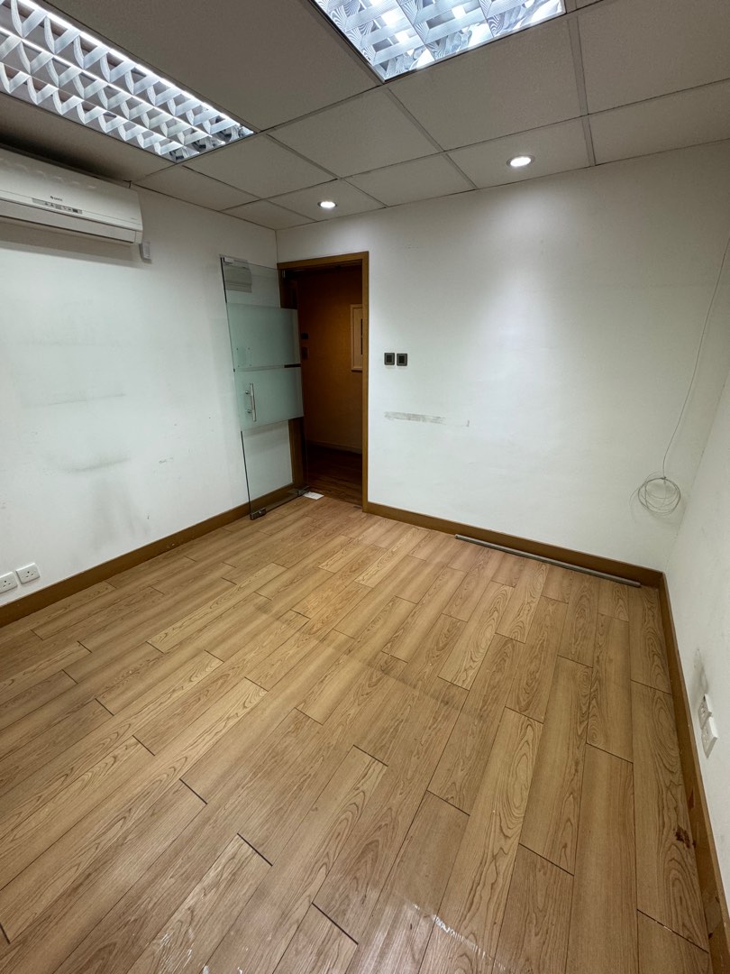 Cheapest office space for rent at Lai Chi Kok MTR Station, affordable workspace.63438341309571114