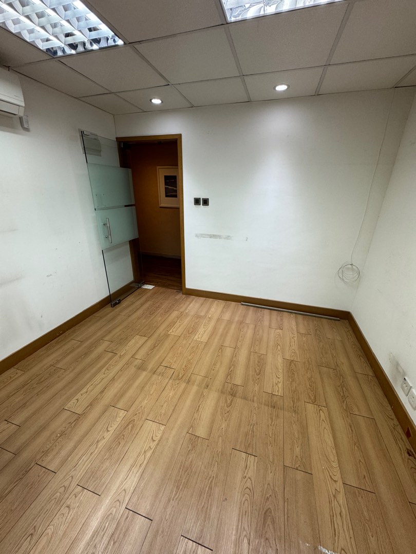Cheapest office space for rent at Lai Chi Kok MTR Station, affordable workspace.63438341309571112