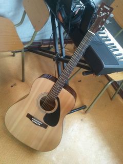 Acoustic Yamaha Guitar F340