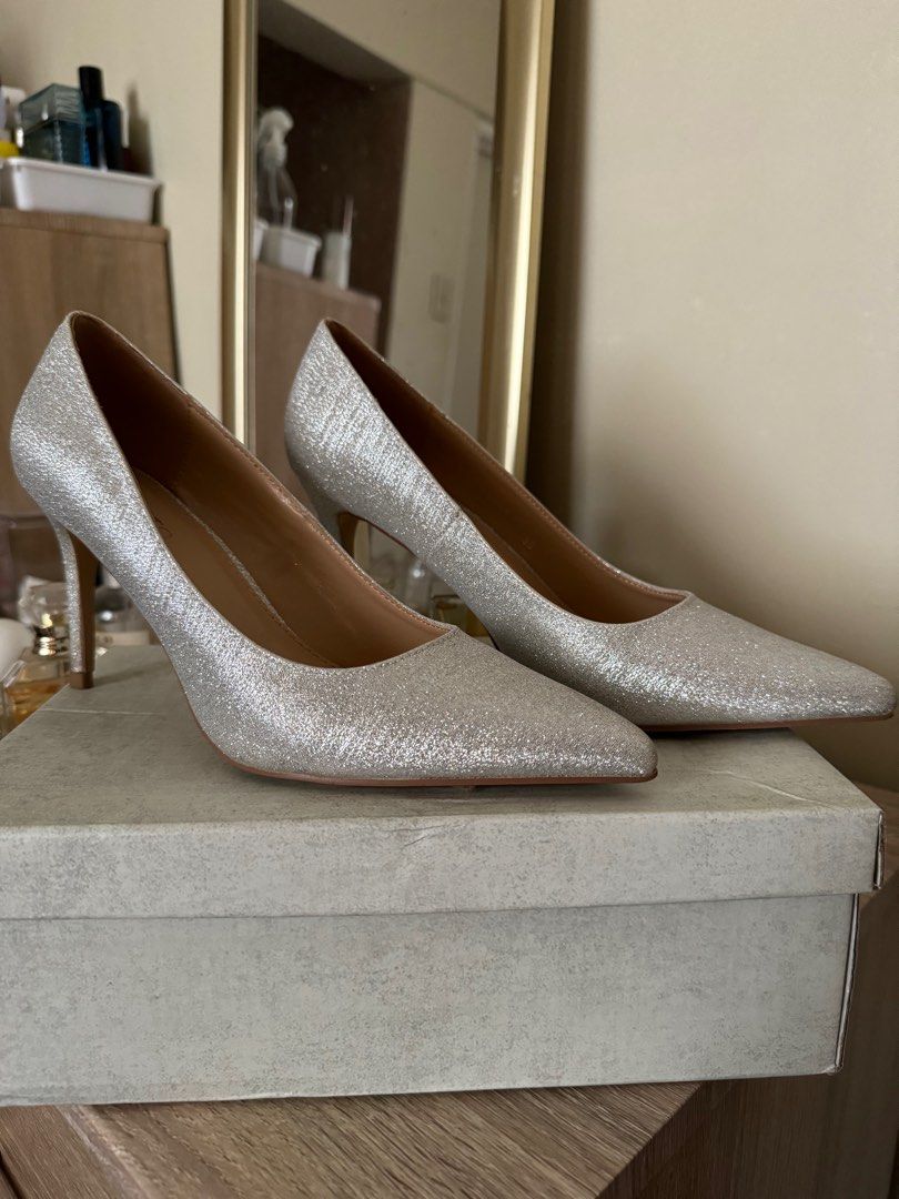 Alberto silver heels (Category: Heels) located in Quezon City. Submitted by mmmcat (Listing ID 1291951376, Image 1). Description: Used few hours during wedding ceremony.