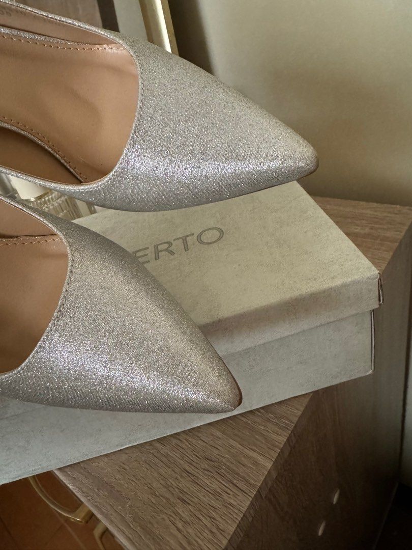 Alberto silver heels (Category: Heels) located in Quezon City. Submitted by mmmcat (Listing ID 1291951376, Image 2). Description: Used few hours during wedding ceremony.