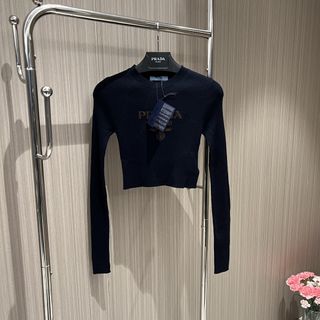 (Category: ) located in . Submitted by luxcloset.shop (Listing ID 1292015275, Image 1). Description: .