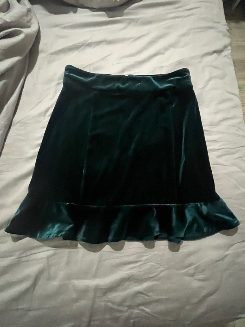 Green velvet skirt forever 21 best sale