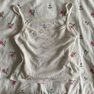 Brandy Melville Light Pink Floral Bow Skylar Tank, Women's Fashion, Tops,  Other Tops on Carousell