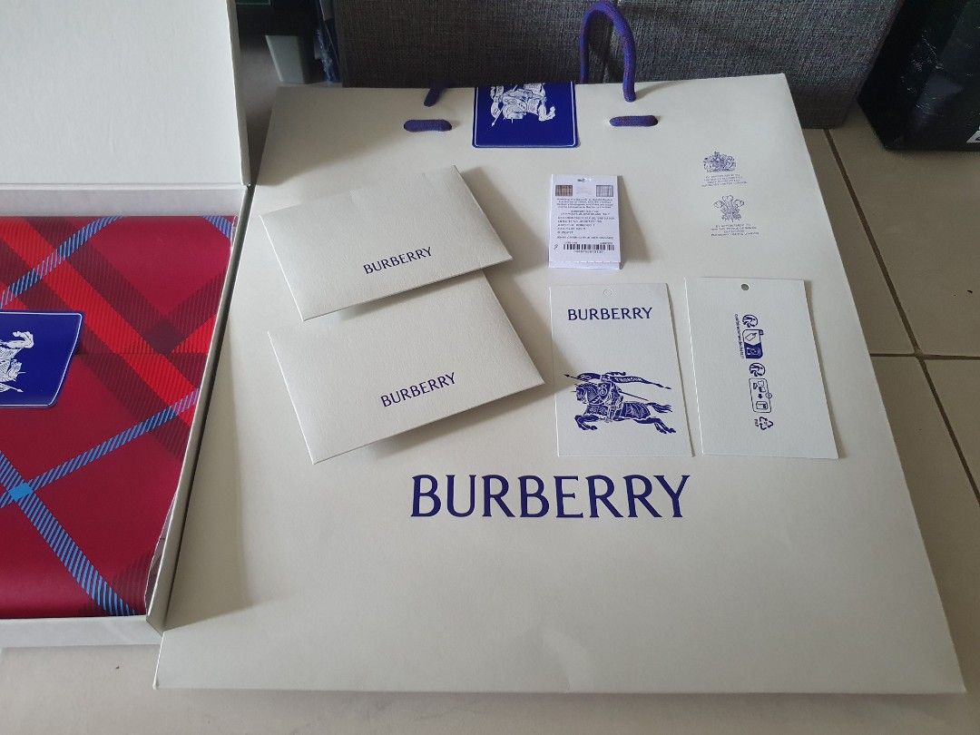Burberry Check chain scarf, Women's Fashion, Watches Accessories