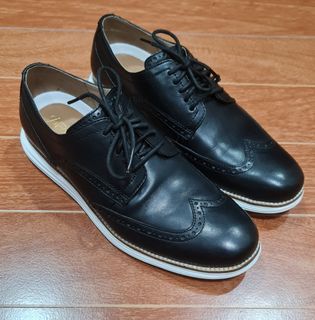 COLE HAAN ORIGINAL GRAND WINGTIP OXFORD WITH FREE GIORDANO SHORT SLEEVE