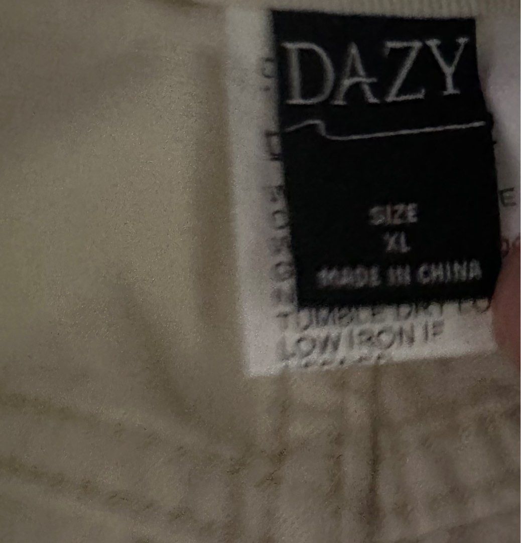 Dazy Cream denim shorts (Category: Shorts) located in Caloocan City. Submitted by decluttermnl__ (Listing ID 1292069827, Image 3). Description: Nalaban lang but never used XL on tag Waist 28-30 Fits M-L.
