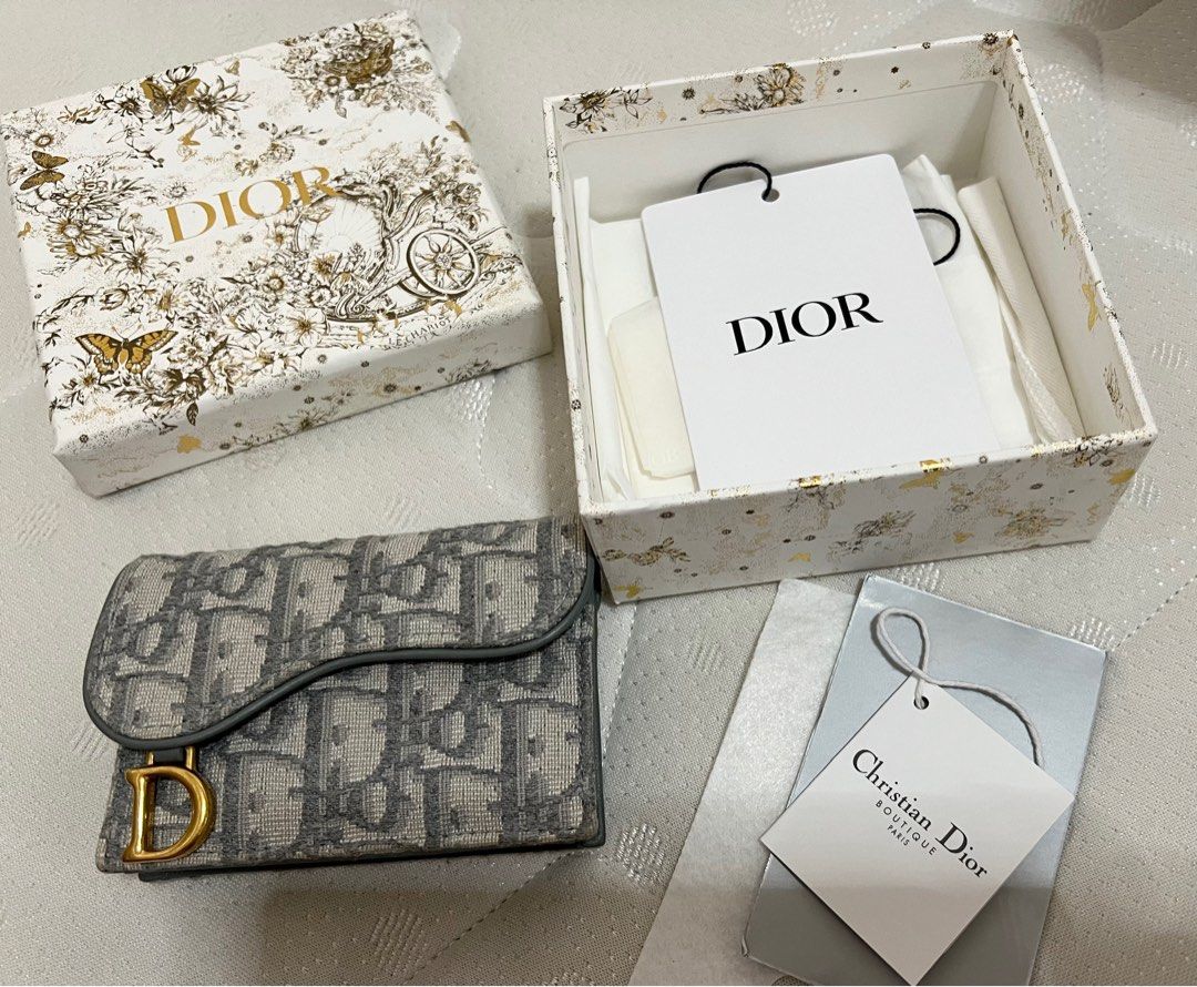 Dior Card Holder (Category: Luxury Bags & Wallets) located in Makati City. Submitted by marowebg (Listing ID 1292042908, Image 1). Description: Comes complete with box..