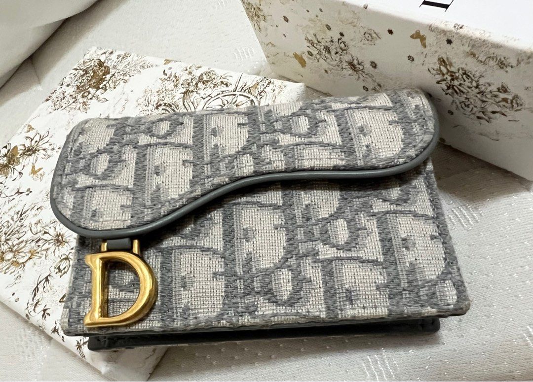 Dior Card Holder (Category: Luxury Bags & Wallets) located in Makati City. Submitted by marowebg (Listing ID 1292042908, Image 2). Description: Comes complete with box..