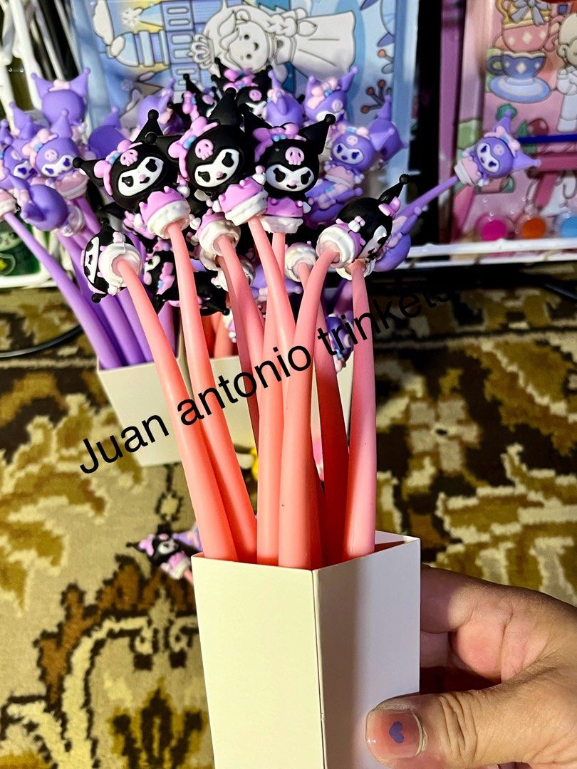 Doodle Shake Head Student Gel Pen (Category: Stationery & School Supplies) located in Taguig. Submitted by unoragasa (Listing ID 1292040878, Image 3). Description: Doodle Shake Head Student Gel Pen Packaging size: 21x2.5cm Shell Material: Silicone Rubber Line weight: 0.5mm ₱25.00/each 💌DM @ Juan Ntonio Trinkets Online Shop✨.