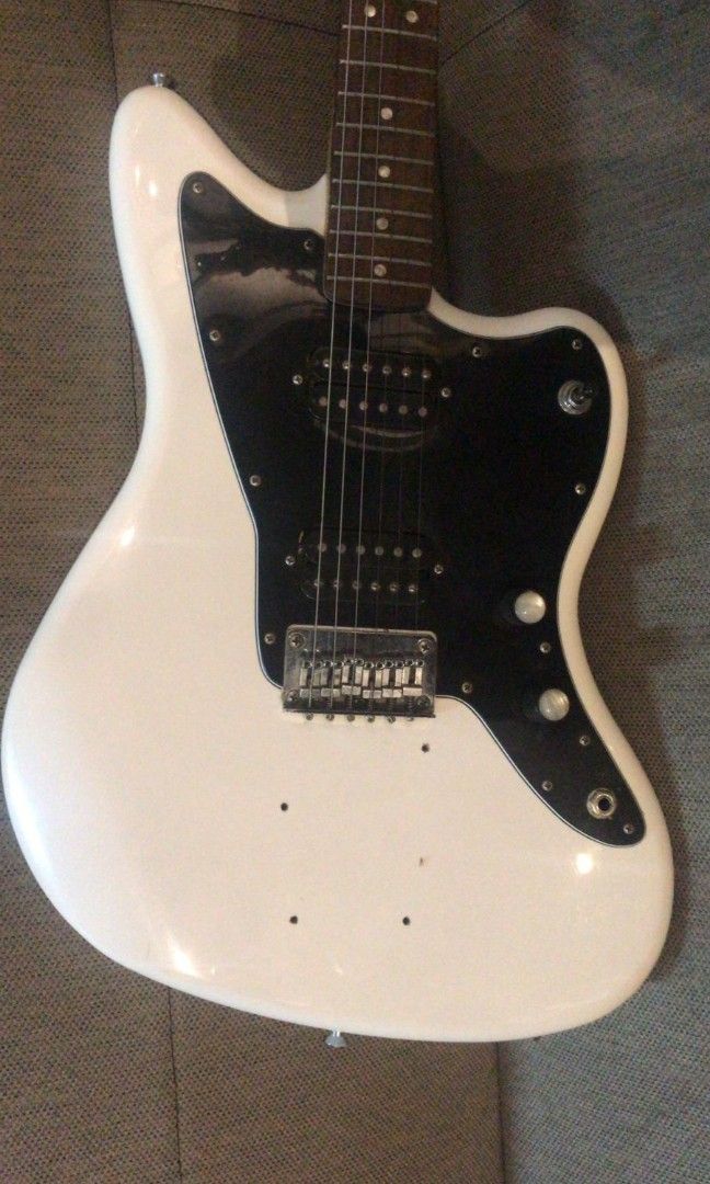 Pickguard for Squier Affinity Jazzmaster HH in pearloid Pickguard for Squier Affinity Jazzmaster HH in pearloid