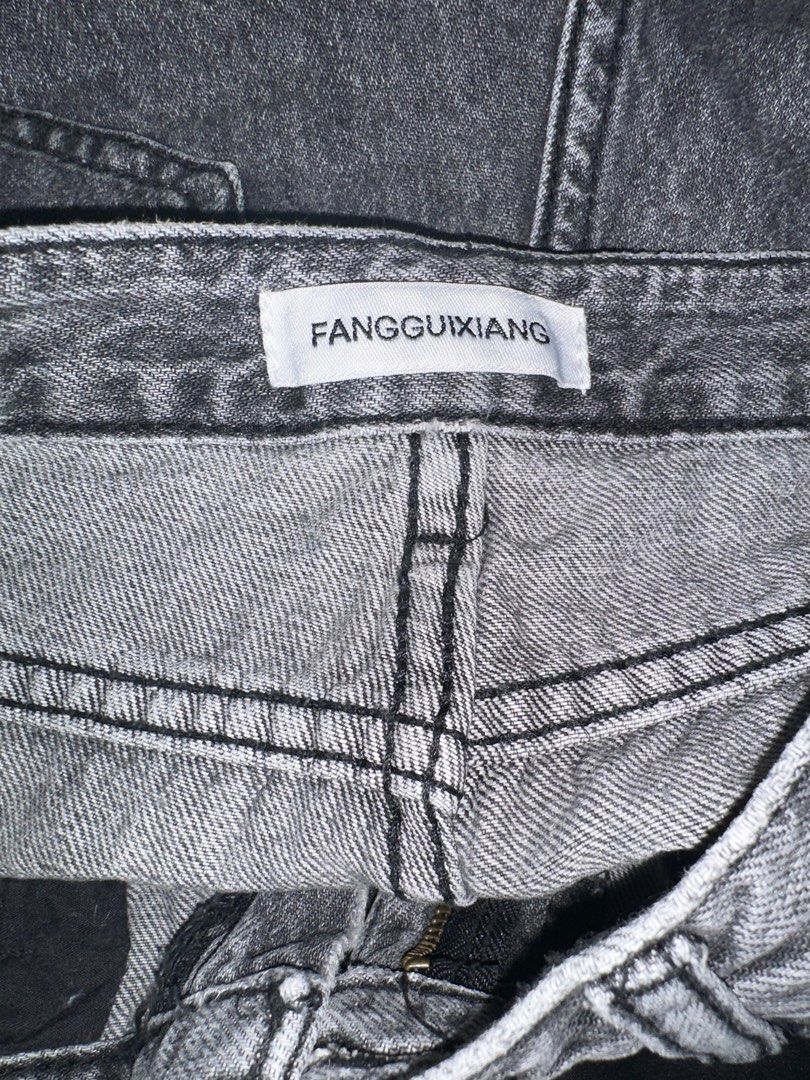 Gray Denim Shorts (Category: Shorts) located in Caloocan City. Submitted by decluttermnl__ (Listing ID 1292069857, Image 3). Description: Waist 28 Used but not abused .