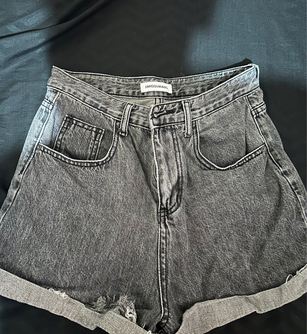Gray Denim Shorts (Category: Shorts) located in Caloocan City. Submitted by decluttermnl__ (Listing ID 1292069857, Image 1). Description: Waist 28 Used but not abused .
