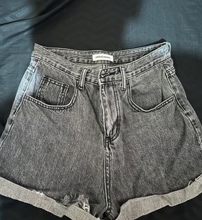 (Category: ) located in . Submitted by decluttermnl__ (Listing ID 1292069857, Image 1). Description: .
