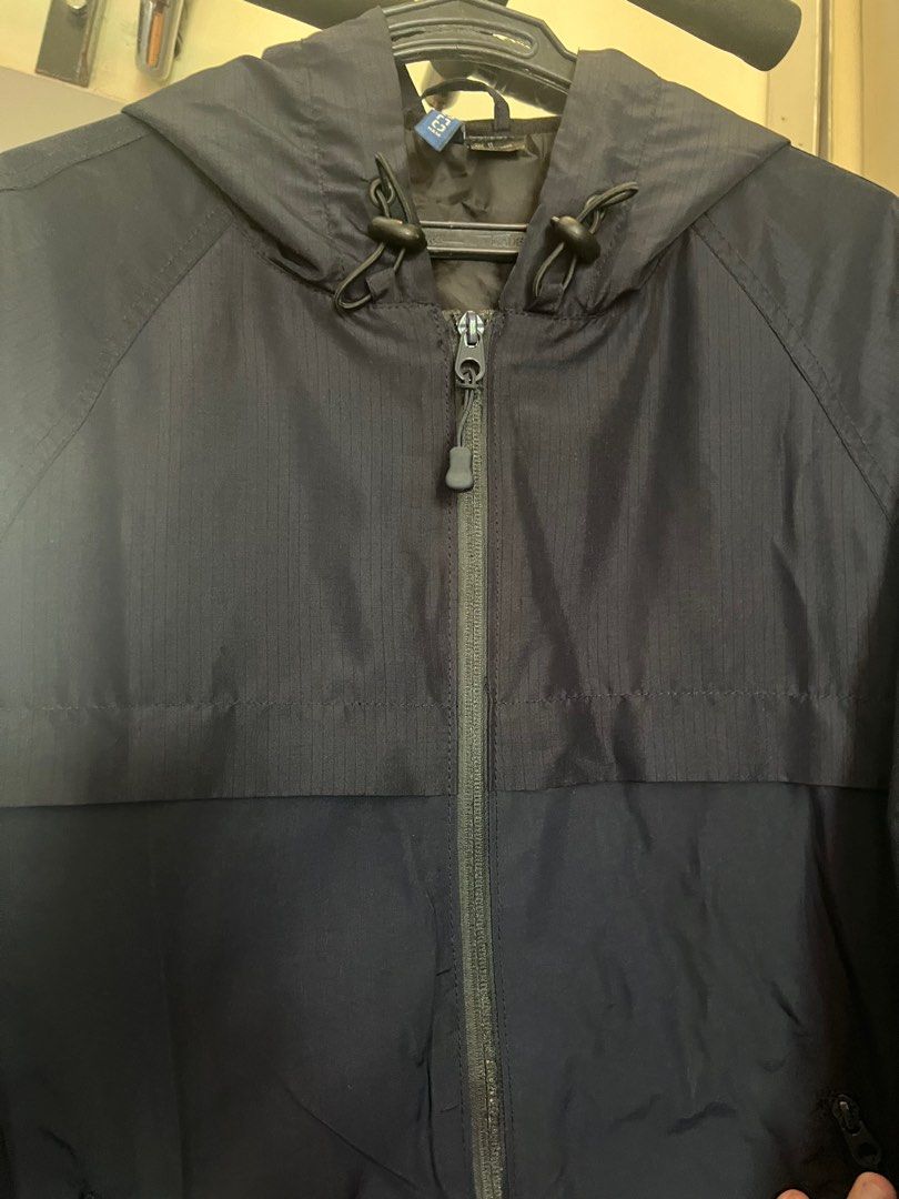 H&M jacket navy blue (Category: Coats, Jackets and Outerwear) located in Paranaque City. Submitted by pringlestrue (Listing ID 1291896645, Image 1). Description: 22 x 27.
