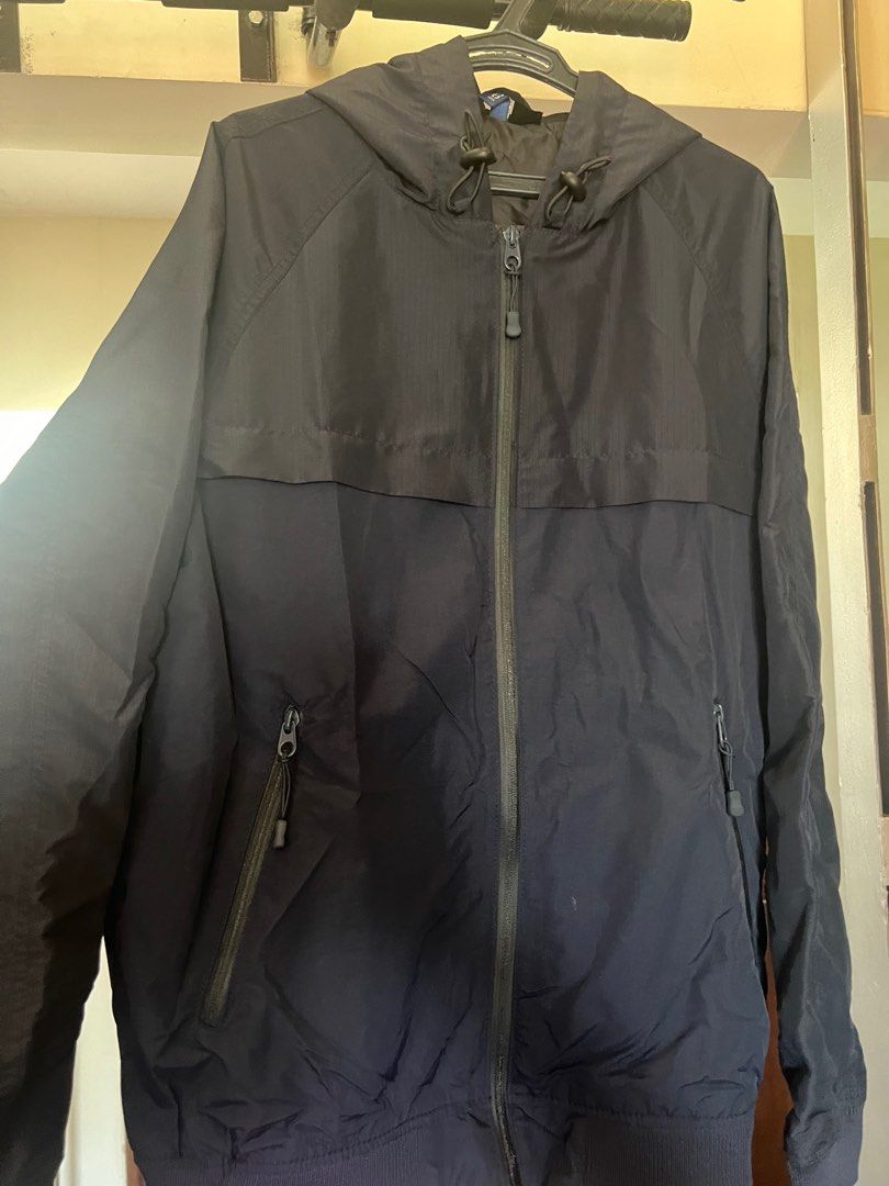 H&M jacket navy blue (Category: Coats, Jackets and Outerwear) located in Paranaque City. Submitted by pringlestrue (Listing ID 1291896645, Image 2). Description: 22 x 27.