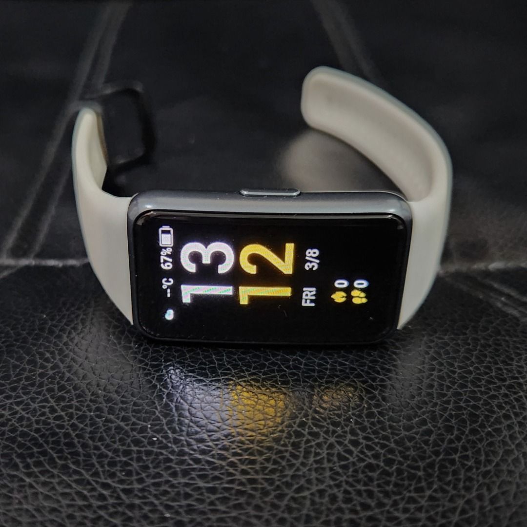 Huawei Band 6 (Category: Luxury Accessories) located in Taguig. Submitted by aip12 (Listing ID 1292069376, Image 3). Description: Free extra straps (black, navy blue, grey).