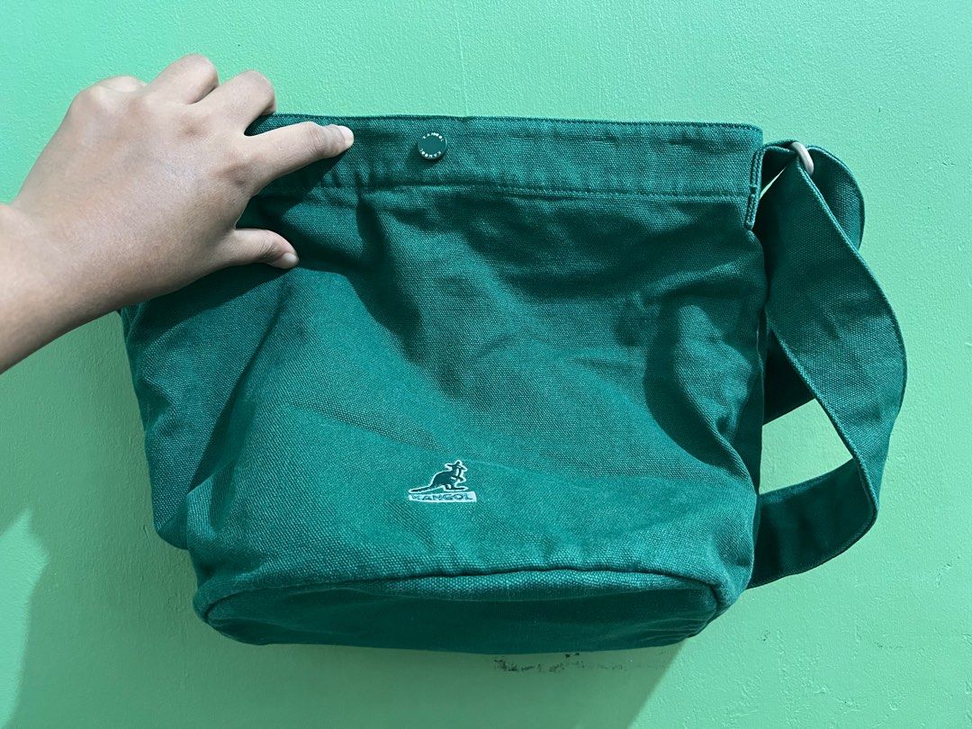 Kangol Messenger Bag (Category: Shoulder Bags) located in Cabuyao City. Submitted by letsgoloid (Listing ID 1291940223, Image 1). Description: Bought in Seoul for 100k won in October 2023. .