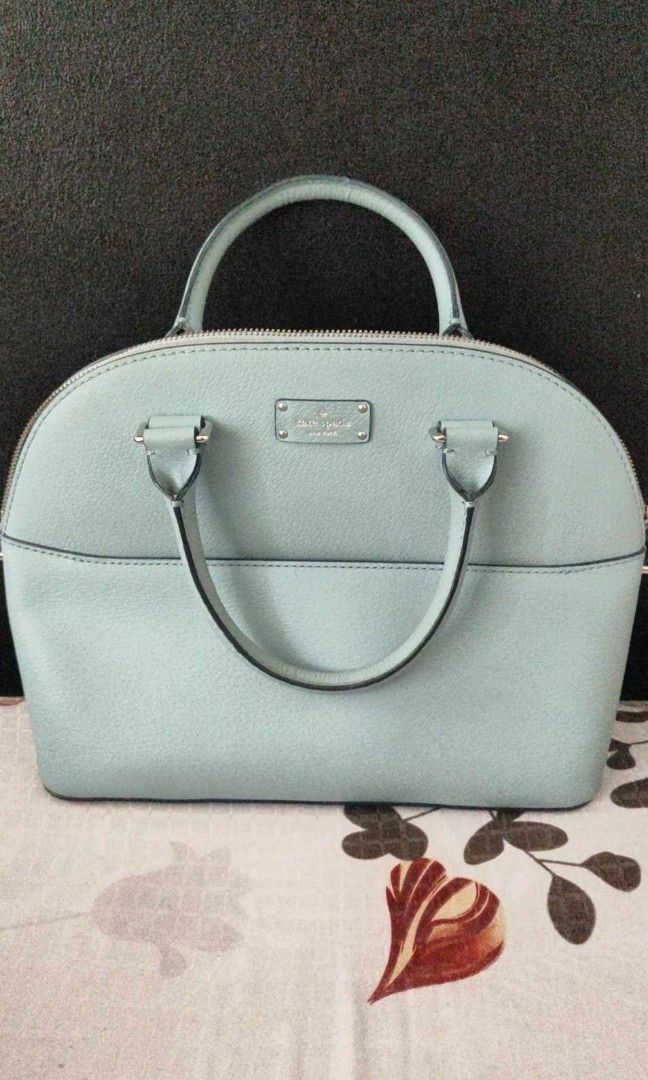 KATE SPADE CARLI satchel bag (Category: Luxury Bags & Wallets) located in Las Pinas. Submitted by alitttlebitofeverything (Listing ID 1291901983, Image 1). Description: GOOD AS NEW PO..