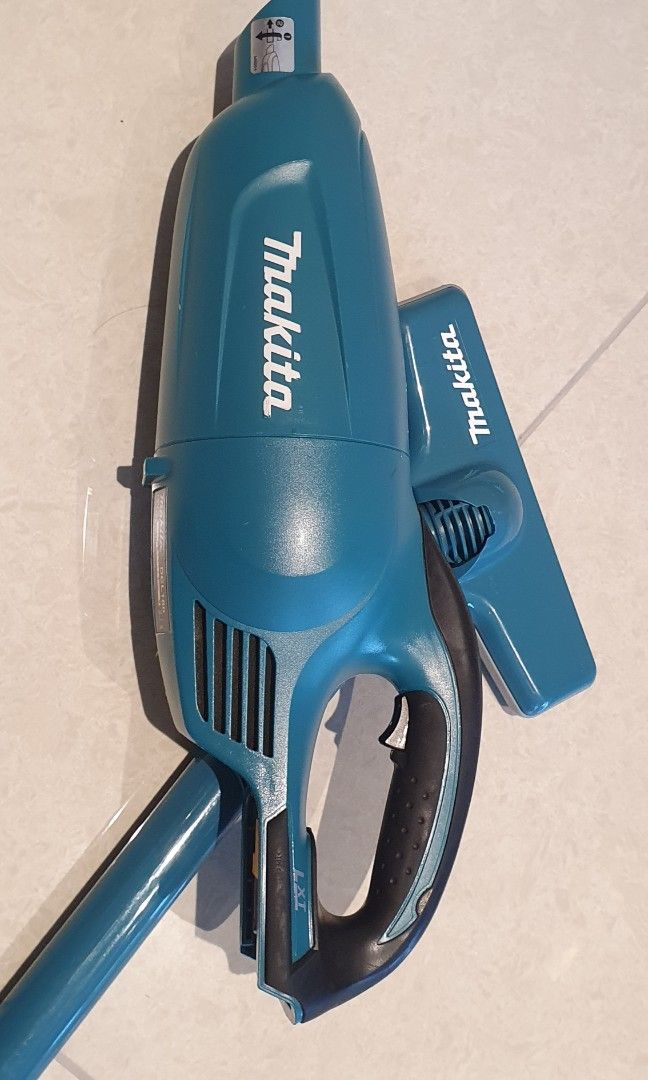 Makita dcl180 handheld vacuum, TV & Home Appliances, Vacuum Cleaner & Housekeeping on Carousell