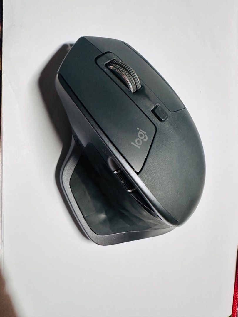 Mx master2S (Category: Mouse & Mousepads) located in Singapore. Submitted by niklasluck (Listing ID 1291908429, Image 1). Description: All function well ,warranty 2weeks Free delivery .
