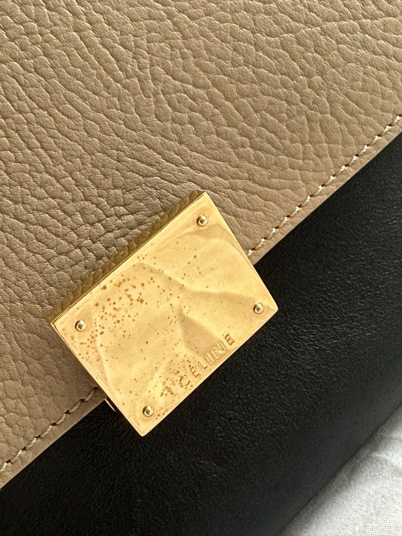 Preloved Celine Trapeze 2014 (Category: Luxury Bags & Wallets) located in Mandaluyong City. Submitted by czaristore (Listing ID 1291929641, Image 3). Description: • Authentic •lightly used •with slight tarnish on the buckle •comes with care card •no sling.