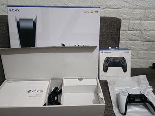 Ps5 disc ed. Complete with 2 controllers and sony warranty