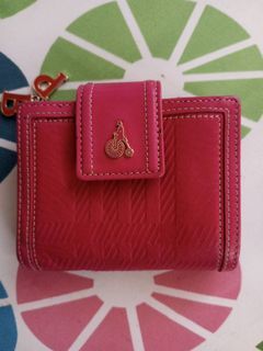 small wallet in good condition no crackings