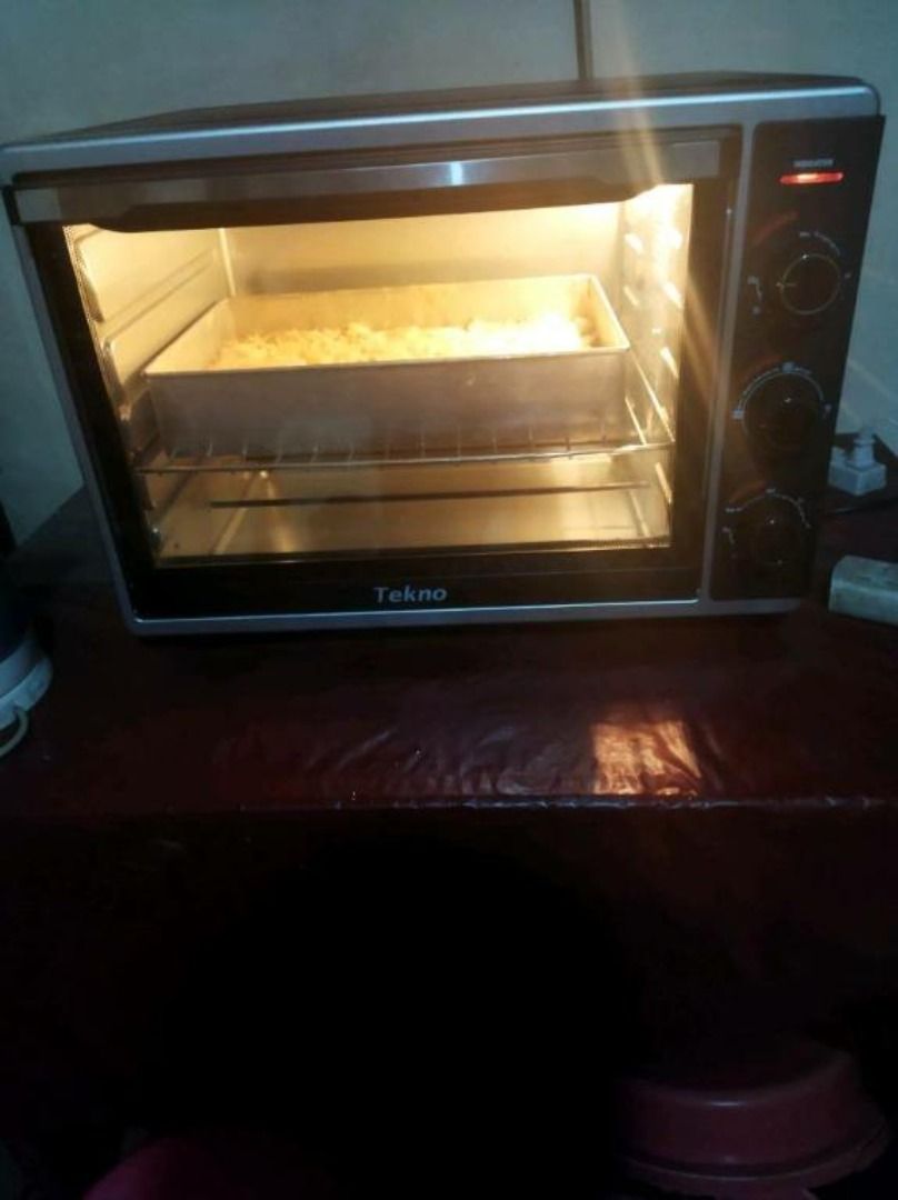 Tekno Electric Table Top Oven TKO52 (Category: Ovens & Toasters) located in Manila. Submitted by blaxkfelineinfinity (Listing ID 1291941788, Image 1). Description: Tekno Electric Table Top Oven TKO52B -Once lang nagamit -Price is negotiable • 4 cooking functions (Defrost,Broil/Rotisserie,Roast,Broil/Roast/Convection) • 52 Litres Super Capacity • Convection & Toaster oven with Rotisserie Function • Rotisserie Function can bear 5 kgs'food • 120 min