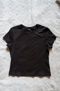 Uniqlo - Black mini short sleeve t-shirt