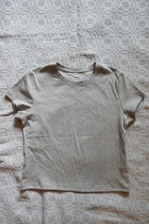 Uniqlo - Gray mini short sleeve t-shirt