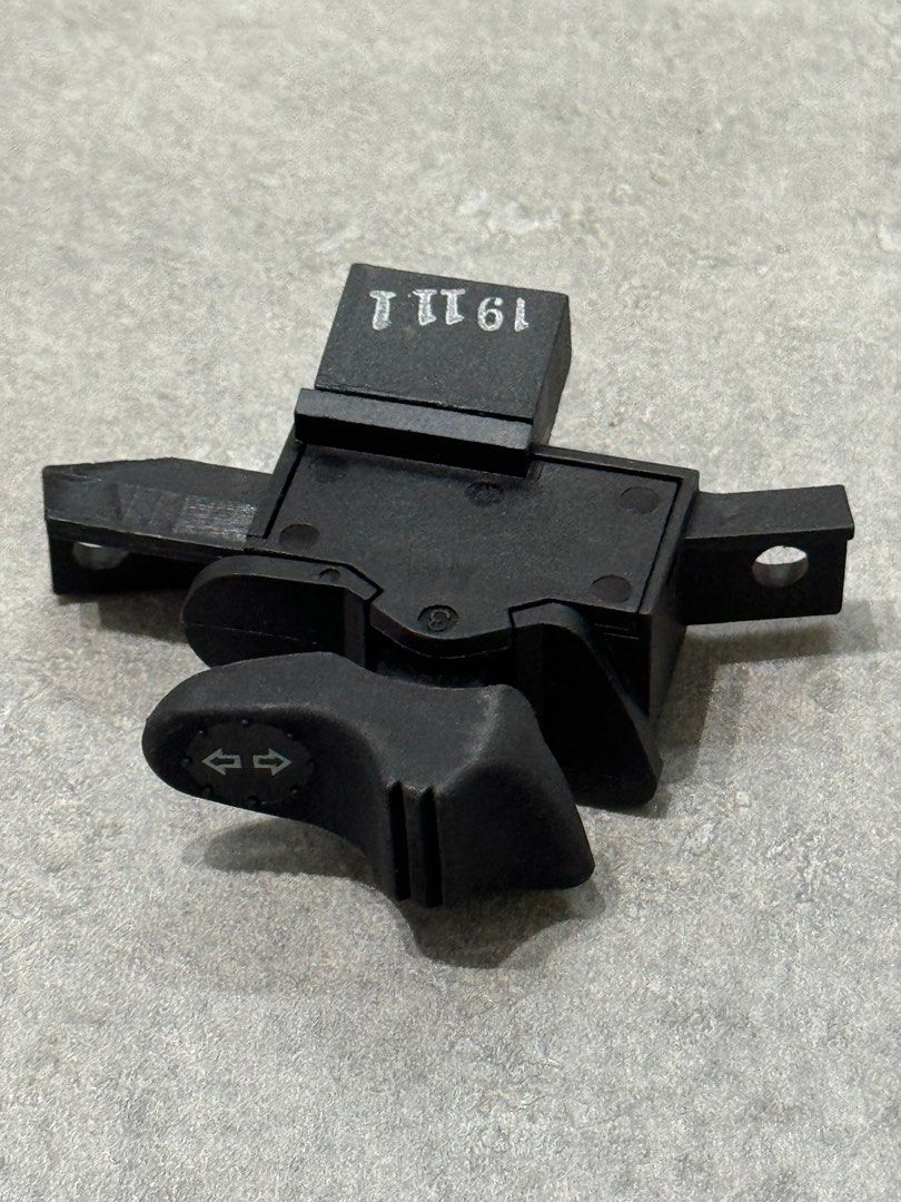 Vespa Turn Indicator Switch (Category: Motorcycle Accessories) located in Singapore. Submitted by clearmepls (Listing ID 1291897708, Image 1). Description: Vespa Turn Indicator Switch #64175 Suitable for LX150 , LT150 , S125 , GTS150 , GTS250 , GTS300 Pm if interested Meet up or delivery can be arranged.