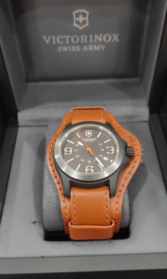 Victorinox swiss army 241593 original series. jarang dipakai lengkap dengan box manual book dan waranty card