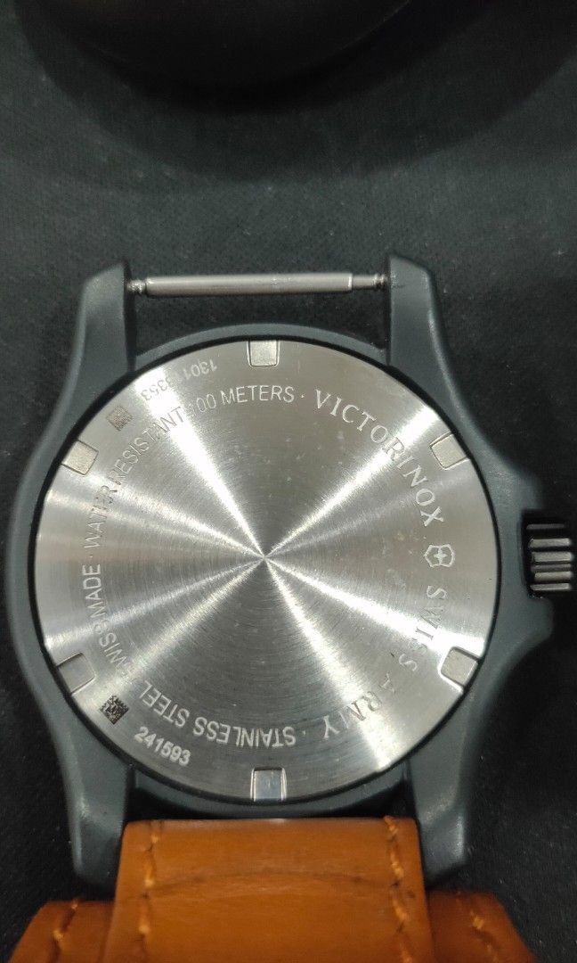 Victorinox swiss army 241593 original series. jarang dipakai lengkap dengan box manual book dan waranty card