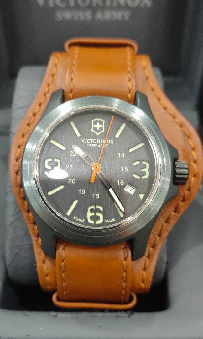 Victorinox swiss army 241593 original series. jarang dipakai lengkap dengan box manual book dan waranty card