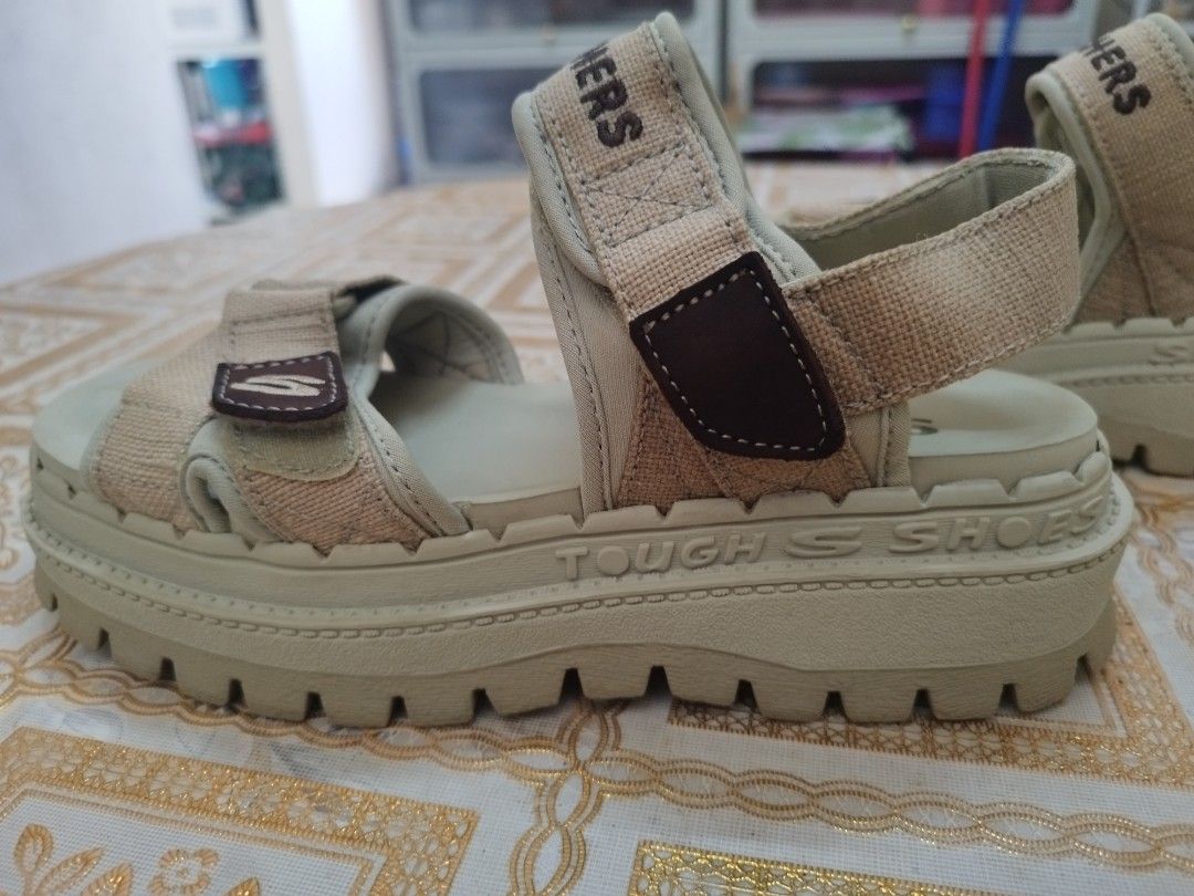 90s skechers platform sandals top