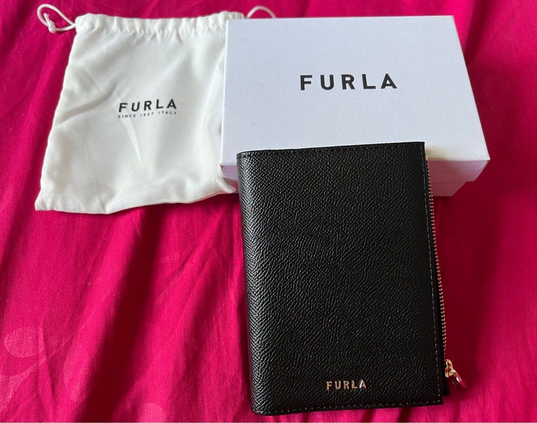 WTS Authentic Genuine Leather FURLA Passport Holder Wallet. 😊, Luxury,  Bags & Wallets on Carousell