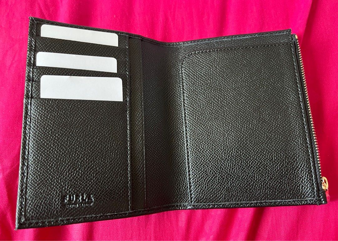 WTS Authentic Genuine Leather FURLA Passport Holder Wallet. 😊, Luxury,  Bags & Wallets on Carousell