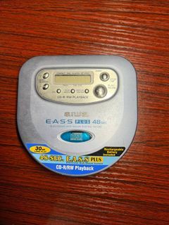 AIWA XP-V512 Portable CD player (Vintage)